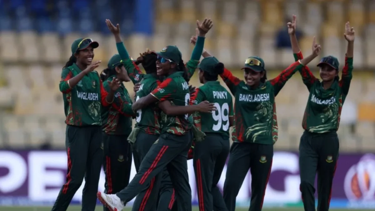 দুর্দান্ত শুরুর দিনে পাকিস্তানকে উড়িয়ে দিল বাংলাদেশ নারী দল