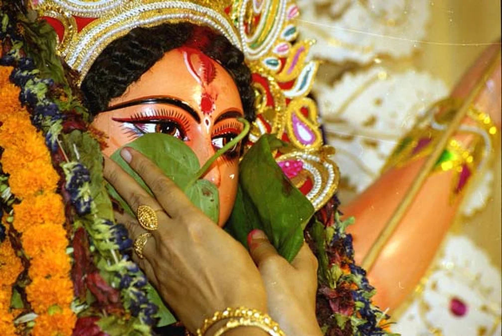 প্রতিমা বিসর্জনের মধ্য দিয়ে শেষ হচ্ছে শারদীয় দুর্গোৎসব