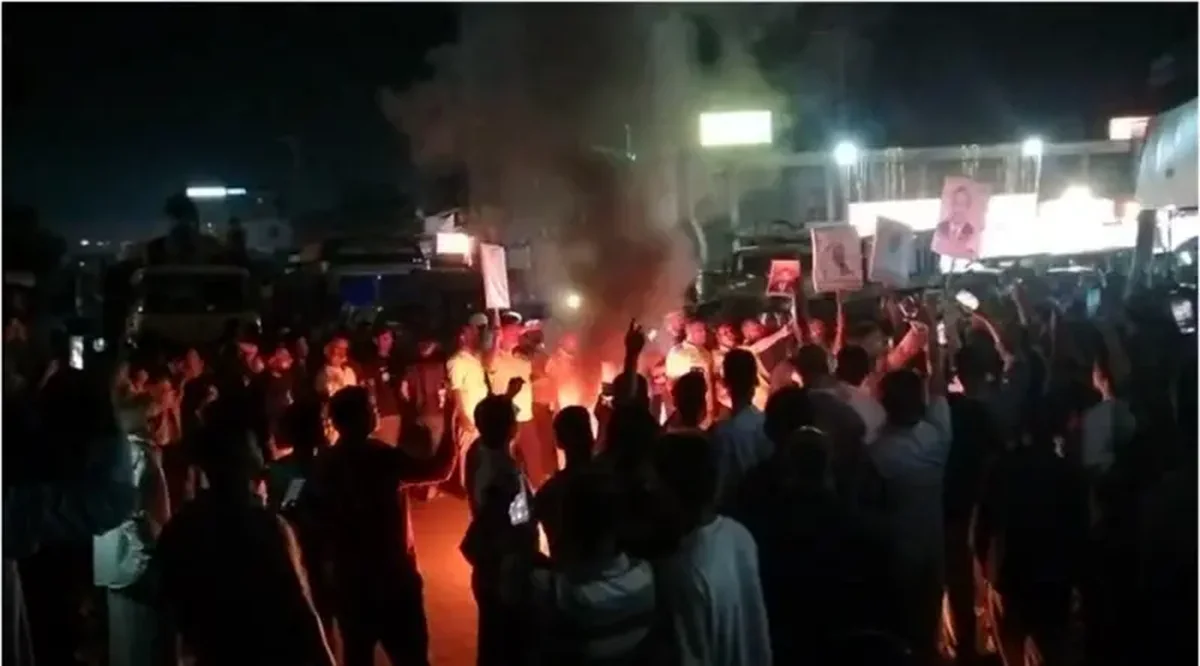 চট্টগ্রামে বিক্ষুব্ধ কর্মীরা আন্দোলনে; মাগুরায় সড়ক অবরোধ