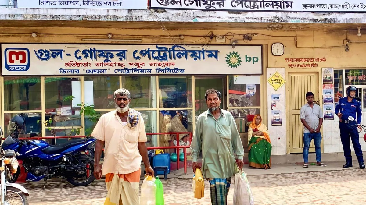 তেল না পেয়ে দুশ্চিন্তায় কৃষক ও চালকরা