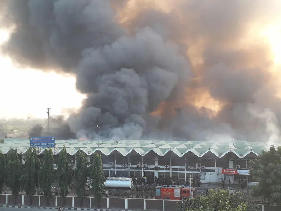 শাহজালাল বিমানবন্দরে কার্গো গুদামের আগুন সাত ঘন্টা পর নিয়ন্ত্রণে