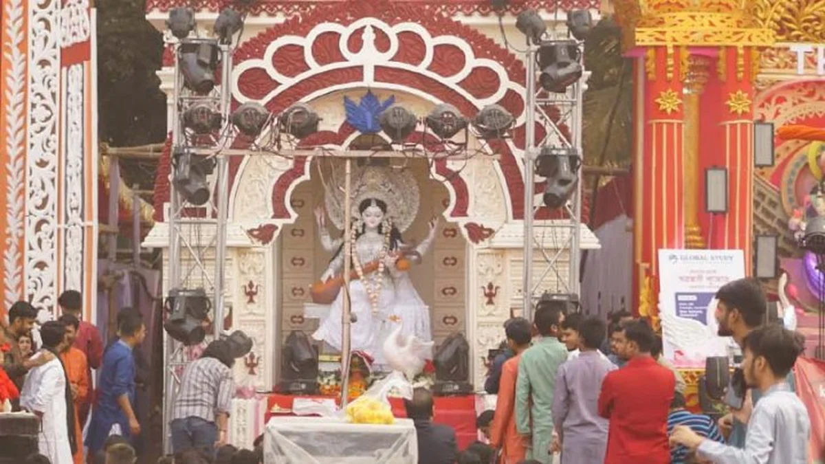 ঢাকা বিশ্ববিদ্যালয়ে ৭৬ মণ্ডপে সরস্বতী পূজা উদযাপিত