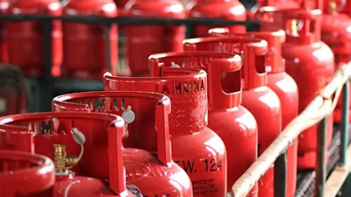 ১২ কেজির সিলিন্ডারে একমাসে লোপাট হয়েছে গ্রাহকদের ৪৮০০ কোটি টাকা