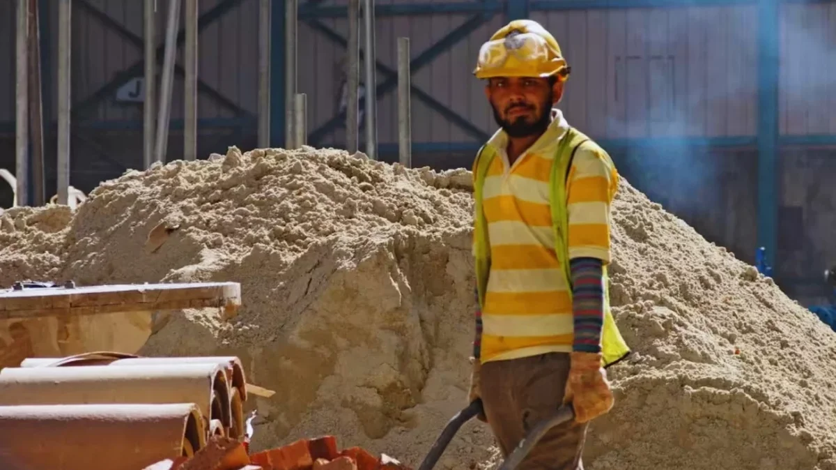 মালয়েশিয়ায় চাকরির জন্য বাংলাদেশিদের গুনতে হচ্ছে ৮ লাখ টাকা পর্যন্ত