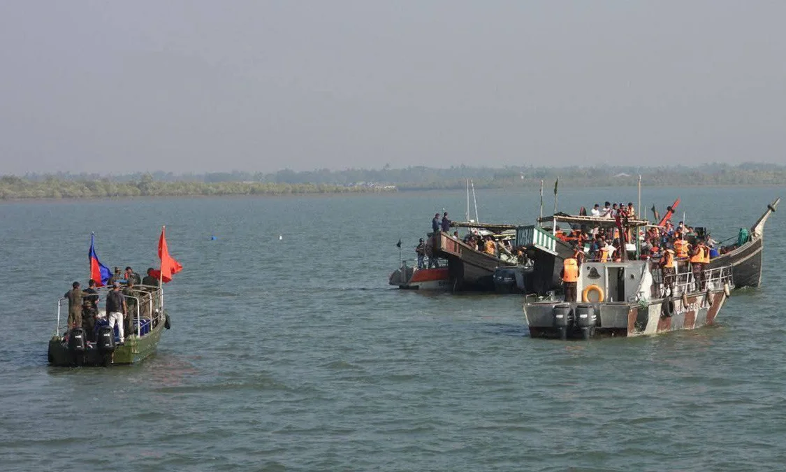 নাফ নদীর মোহনা থেকে ১৩ জেলেকে ধরে নিল আরাকান আর্মি