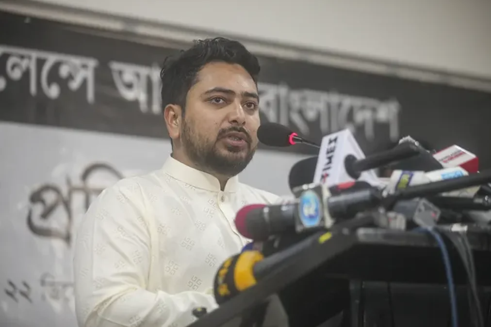 প্রথম আলো–ডেইলি স্টারে হামলায় সরকারের ভেতরের অংশ জড়িত: নাহিদ ইসলাম