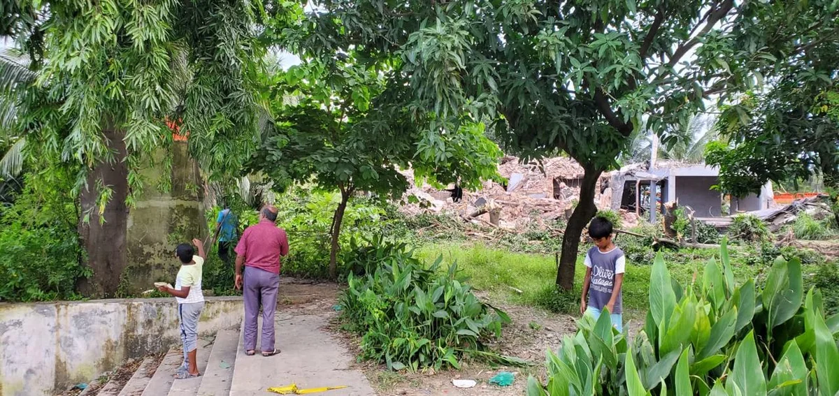 কেরানীগঞ্জে বুড়িগঙ্গা তীরে ‘উচ্ছেদ অভিযান’, নিয়ম না মানার অভিযোগ