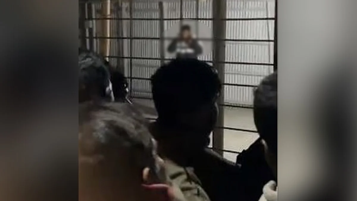 থানার ওসি-এসআইকে কান ধরিয়ে রাখার ঘটনার ভিডিও ভাইরাল