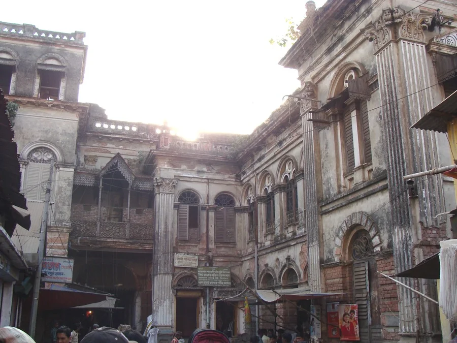 পুরান ঢাকার প্রত্নসম্পদ কি টিকে থাকবে, নাকি ইতিহাসে মিলিয়ে যাবে?