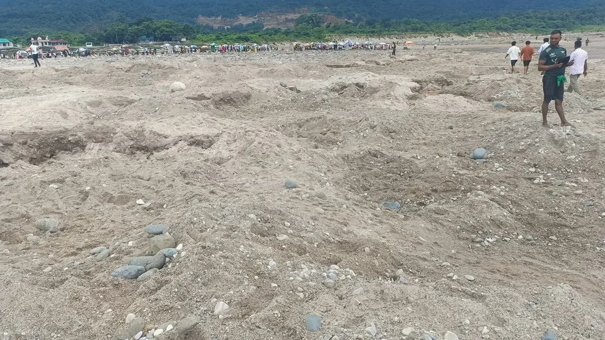 ভোলাগঞ্জে ২ হাজার কোটি টাকার পাথর ডাকাতি, ক্ষমতার ছত্রছায়ায় প্রাকৃতিক সম্পদ লুণ্ঠন!
