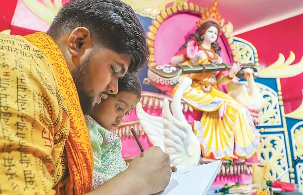 বিদ্যার দেবীর আরাধনায় প্রস্তুত মণ্ডপগুলো