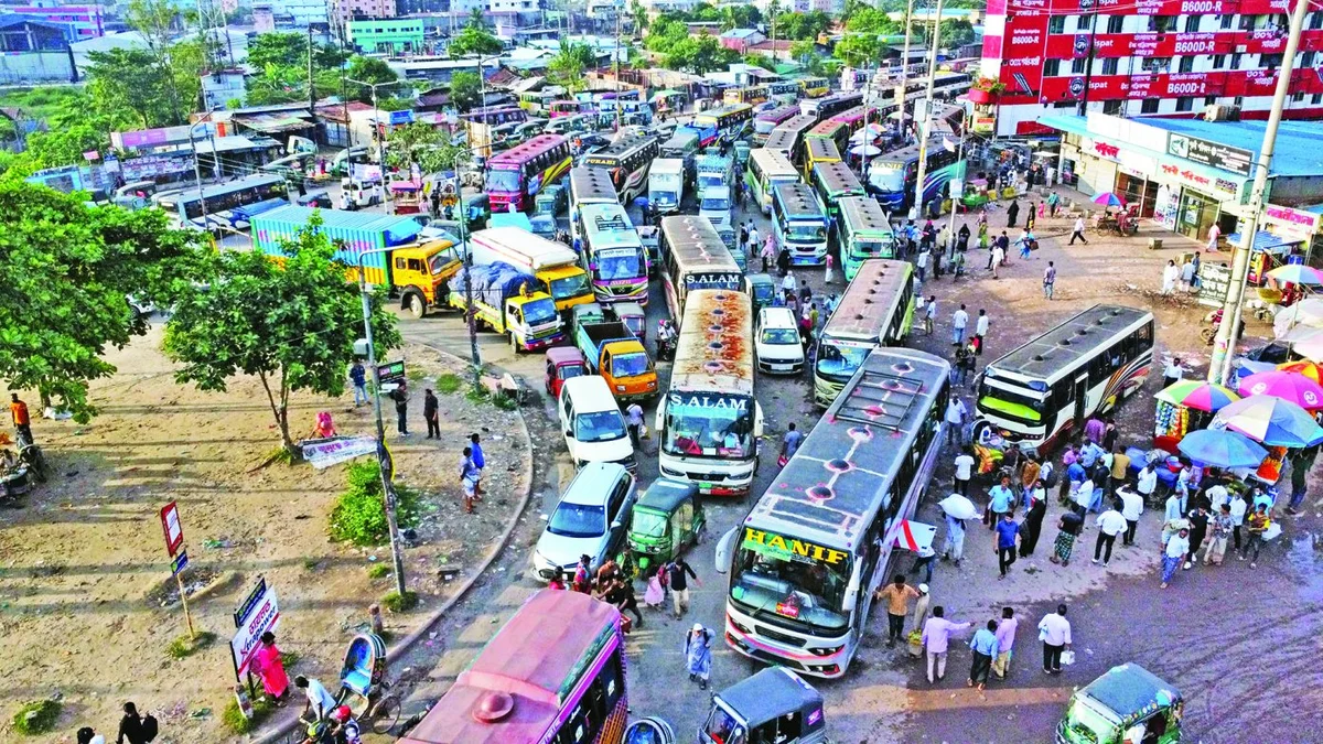 শাহ আমানত সেতুর গোলচত্বরে অবৈধ যানজট, দক্ষিণ চট্টগ্রামের যাত্রীরা দুর্ভোগে