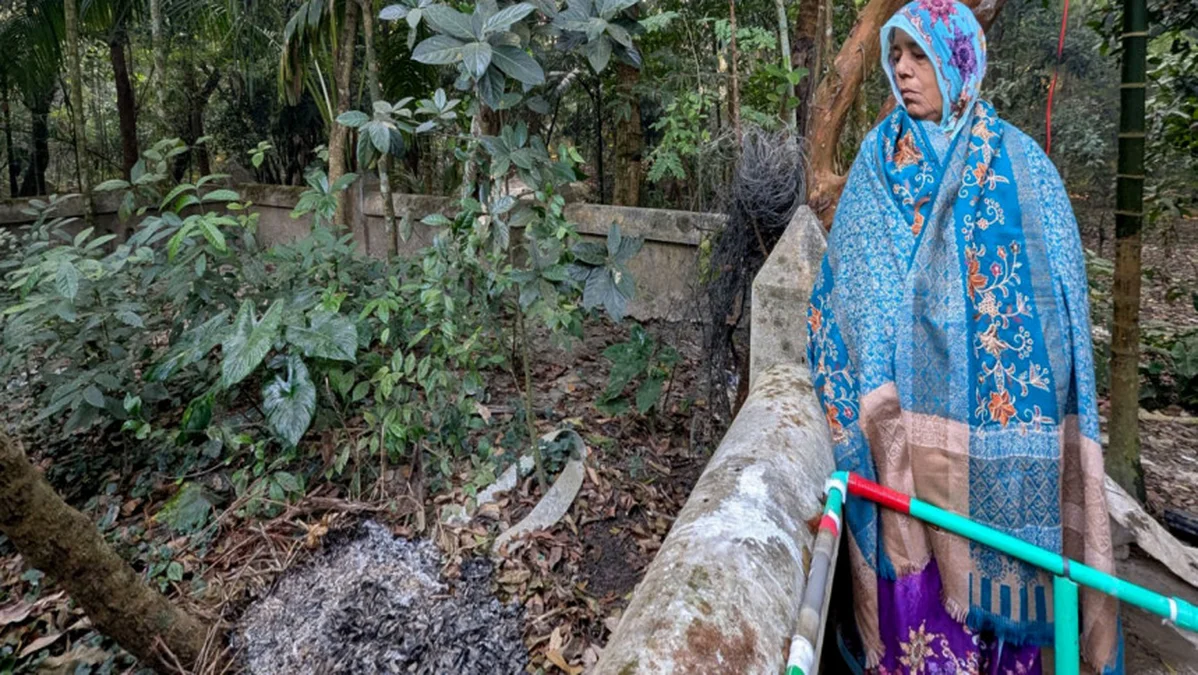 বিজয় দিবসের রাতে শরীয়তপুরে মুক্তিযোদ্ধার কবরে আগুন