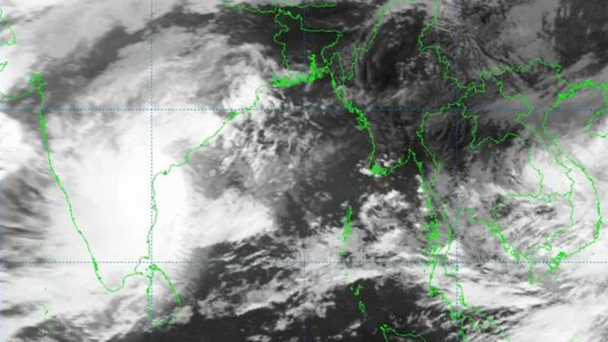 প্রবল ঘূর্ণিঝড়ে রূপ নিল ‘মোন্থা’, টানা পাঁচ দিন বৃষ্টির পূর্বাভাস