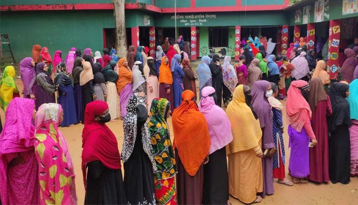 নারী ভোটারই ‘টার্গেট’, কিন্তু প্রার্থী তালিকায় উপেক্ষিত নারী নেতৃত্ব