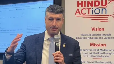 ডেমোক্র্যাট কংগ্রেসম্যান সুহাস সুব্রমনিয়ম বাংলাদেশে হিন্দু সম্প্রদায়ের বিরুদ্ধে সহিংসতা বৃদ্ধিতে উদ্বেগ প্রকাশ করে বলেন, “সবচেয়ে পুরনো এবং মুক্তিযুদ্ধে নেতৃত্ব দেওয়া আওয়ামী লীগকে বাইরে রেখে যে নির্বাচনের চেষ্টা চলছে, তা ঠিক হচ্ছে না। এ নির্বাচন প্রশ্নবিদ্ধই থাকবে।” তার মতে, শুধু বক্তব্য নয়, যুক্তরাষ্ট্রকে বাস্তব পদক্ষেপও নিতে হবে।