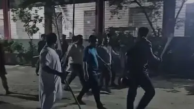 ঢাকা আলিয়া মাদ্রাসায় শিক্ষার্থীদের দুই গ্রুপের সংঘর্ষে উত্তেজনা