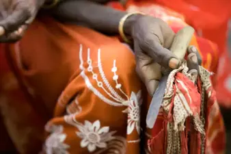 নারীর যৌনাঙ্গ কর্তনের প্রথা রোধ করার আন্দোলন কেন জোরদার হচ্ছে না?