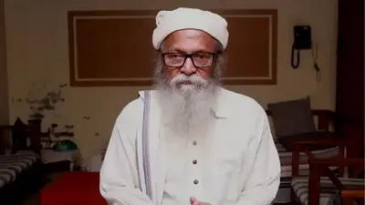 মাজার ভাঙার ঘটনায় সরকারের নীরবতার সমালোচনা ফরহাদ মজহারের