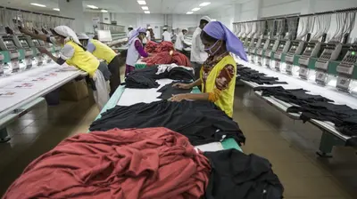 সেপ্টেম্বরে তৈরি পোশাক রপ্তানি কমেছে ৫.৬৬ শতাংশ, সামগ্রিক রপ্তানি আয় হ্রাস ৪.৬১ শতাংশ