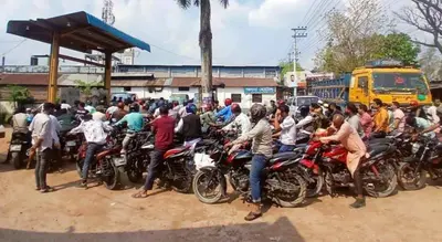 ডিপো থেকে সরবরাহ বন্ধ থাকায় ফিলিং স্টেশনে দীর্ঘ লাইন, বিপাকে গ্রাহক