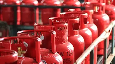 বাজার অস্থিরতার মাঝেই ফের বাড়লো এলপিজি গ্যাসের দাম