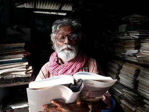 প্রয়াণ দিবসে বাংলাদেশের চলচ্চিত্র সংস্কৃতির নীরব স্থপতি মুহম্মদ খসরুকে স্মরণ