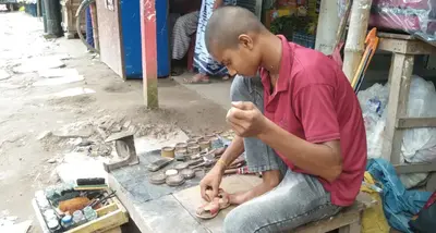 মব সন্ত্রাসে বাবার মৃত্যু, সংসার চালাতে ১৪ বছরের জয় নিলেন বাবার কাজ