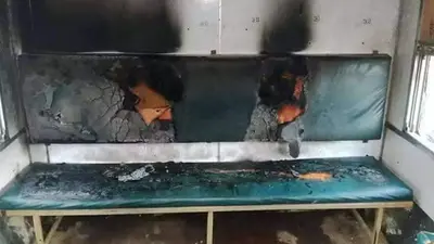 ময়মনসিংহে গানপাউডার দিয়ে ট্রেনের বগিতে আগুন