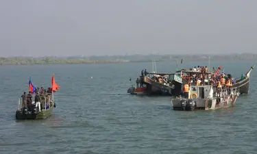 নাফ নদীর মোহনা থেকে ১৩ জেলেকে ধরে নিল আরাকান আর্মি