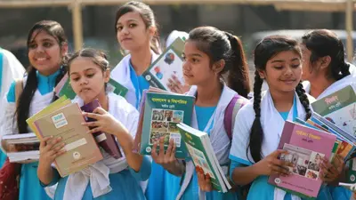 বই বিতরণে বিশৃঙ্খলা, নীতিতে স্থবিরতা, নেতৃত্বহীনতায় গভীর সংকট