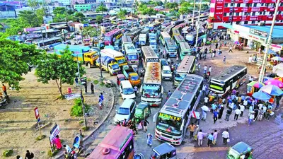 শাহ আমানত সেতুর গোলচত্বরে অবৈধ যানজট, দক্ষিণ চট্টগ্রামের যাত্রীরা দুর্ভোগে