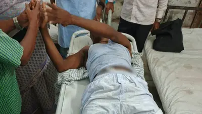 শিক্ষককে পিটিয়ে হাত-পা ভাঙল বিএনপি নেতাকর্মীরা