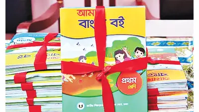 নতুন শিক্ষাবর্ষের এক মাসেও পাঠ্যবই সংকট কাটেনি